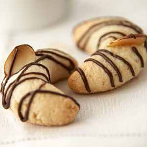 simple almond cookies