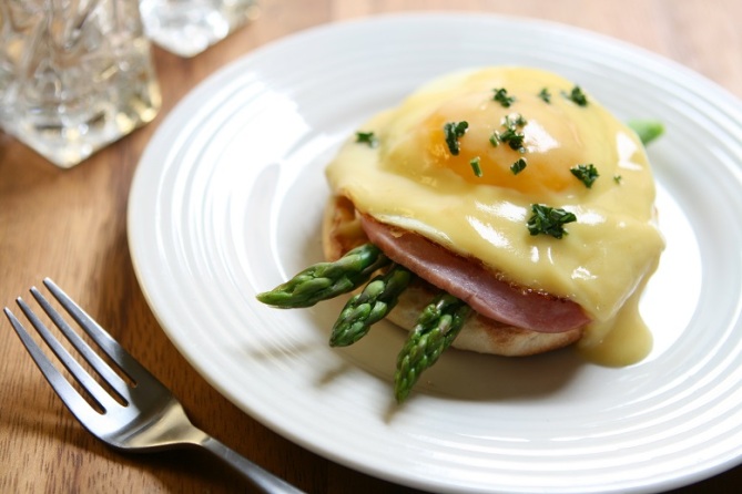 Bacon Eggs and Asparagus Benedict 
