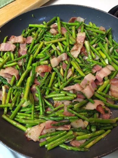 Asparagus with Garlic and Smoked Bacon in a Ceramic Coated Frying Pan